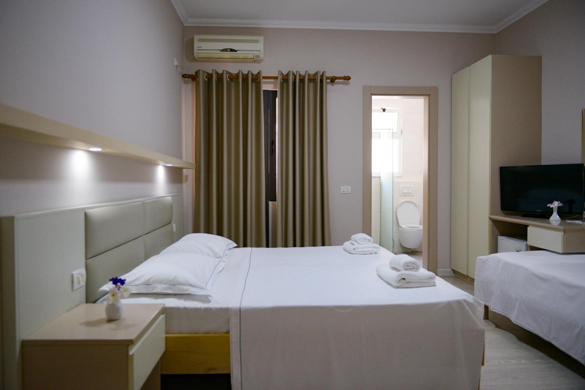 Hotel Andi ดูร์เรส ภายนอก รูปภาพ