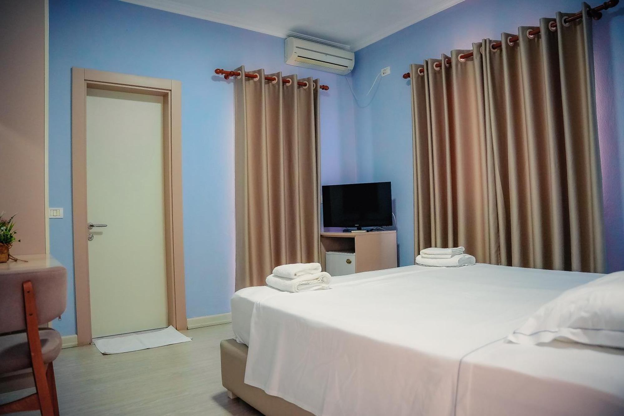 Hotel Andi ดูร์เรส ภายนอก รูปภาพ