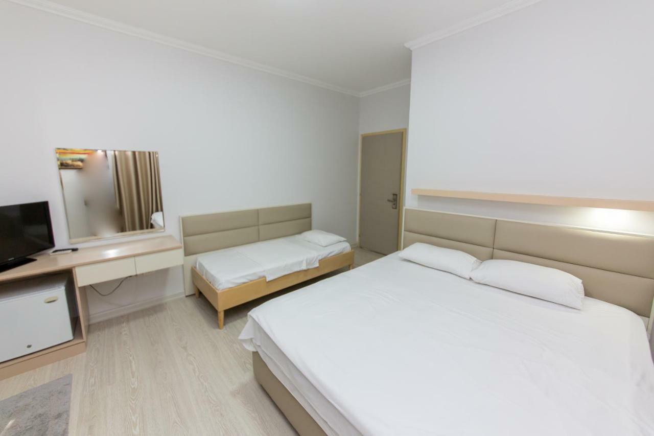 Hotel Andi ดูร์เรส ภายนอก รูปภาพ